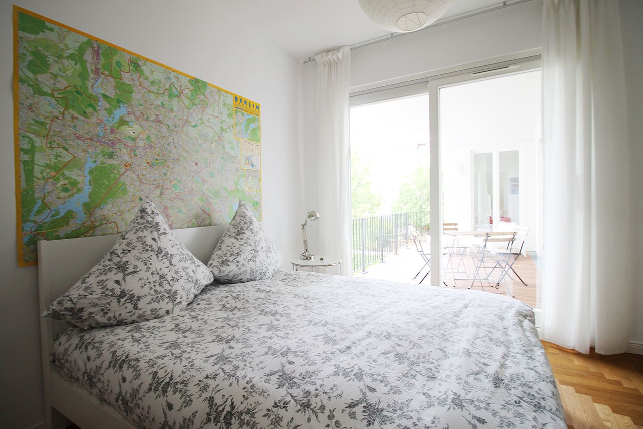 Gracious 3 bedroom Apartment with 2 terraces in Friedrichshain