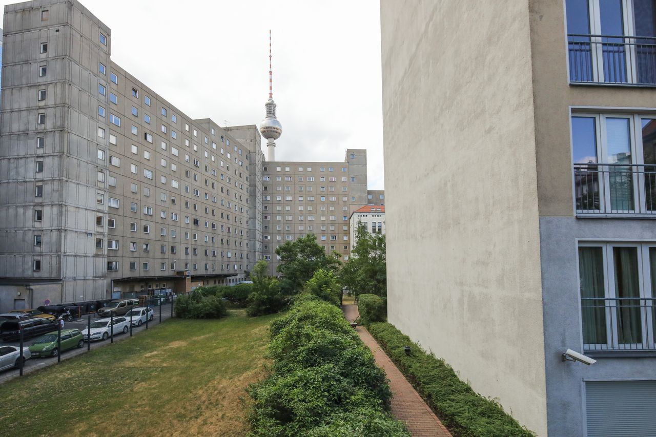 Modern 2 room business - Apartment with west - balcony directly in Berlin Mitte at the Alexanderplatz