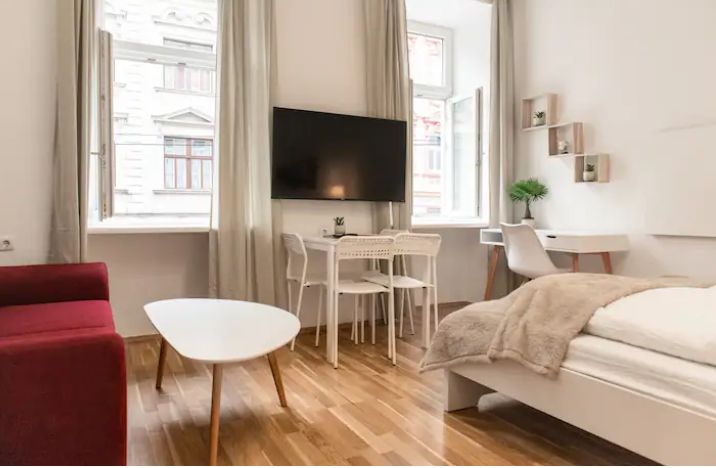 Economy City Living: 1 bedroom in a beautiful old building
