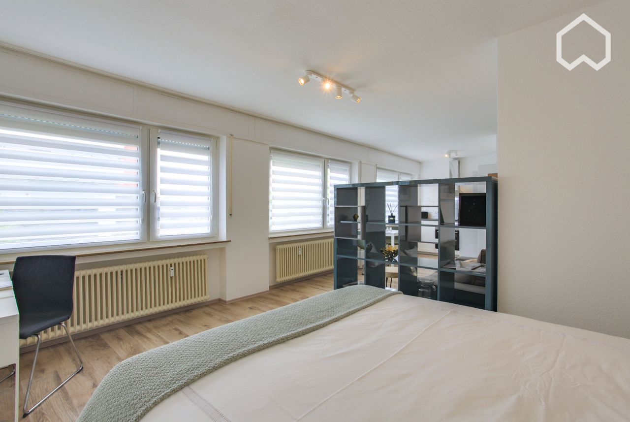 Bright, modern Apartment 15 mins from Cologne centre by train (car park optional)