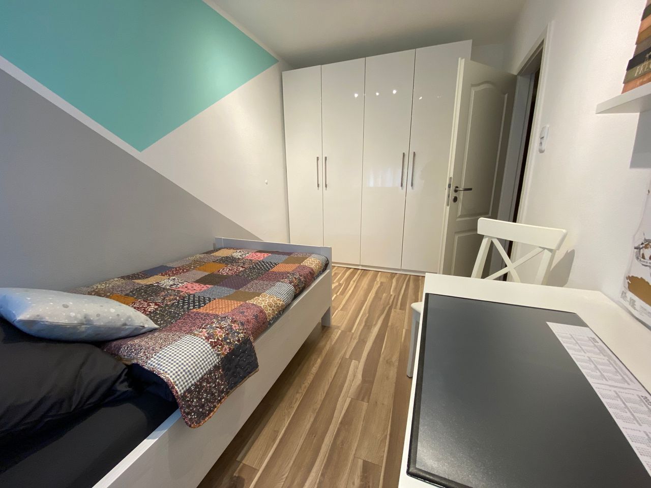 Beautiful Apartment in the Center of Opladen, Leverkusen. 5 min. walk to the train to reach  Cologne and/or Düsseldorf.   Ground floor.
