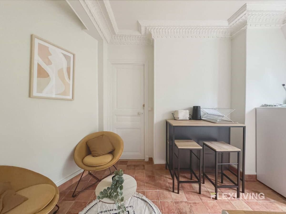 superb one-bedroom apartment located on rue Nodier in the 18th arrondissement of Paris.