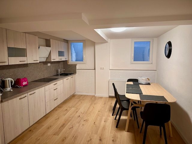 First occupancy: Very nice, stylish, fully furnished basement apartment