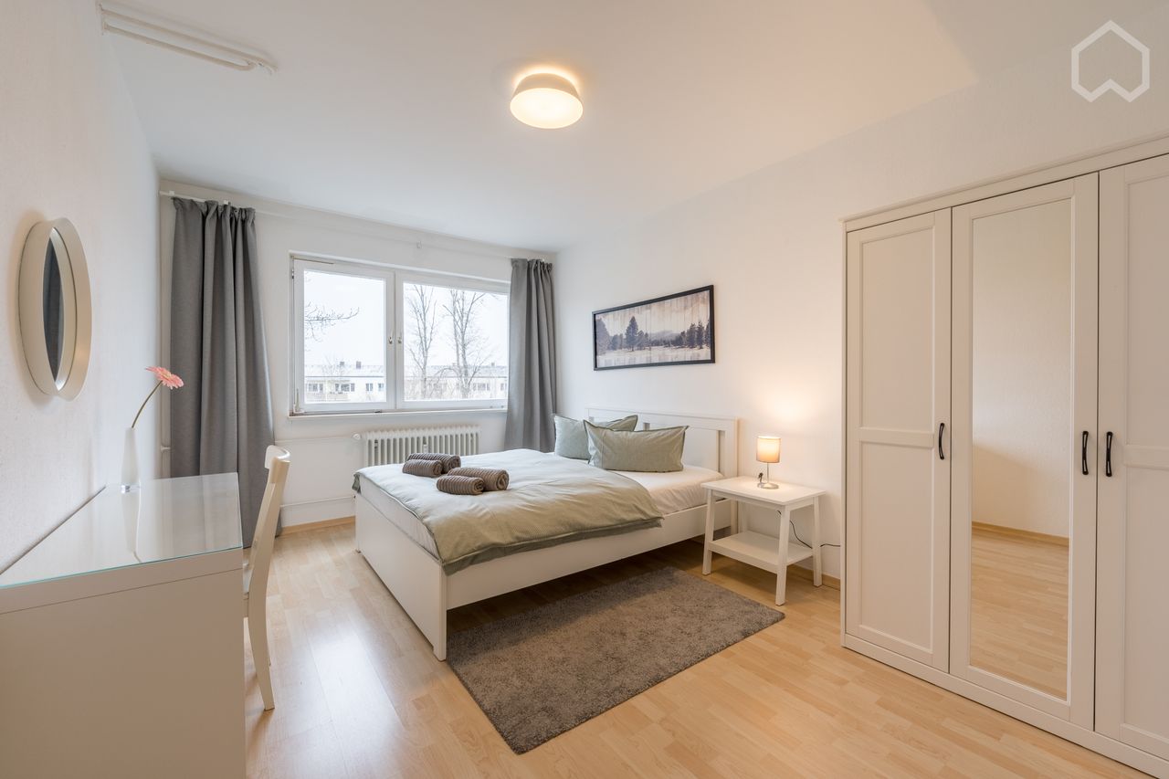2 Bedroom Flat with Balcony close to Tiergarten 15 min to Hauptbahnhof in Berlin