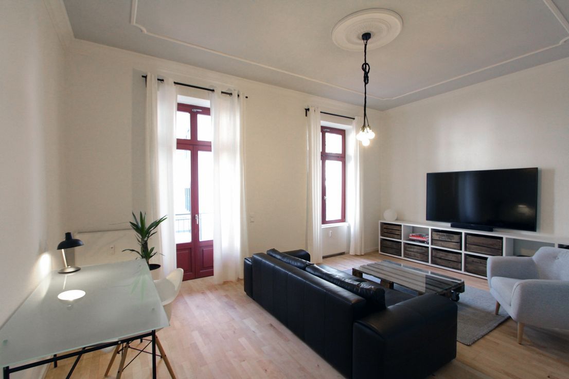 Apartment with upscale furnishings and balcony in the best area of the station district