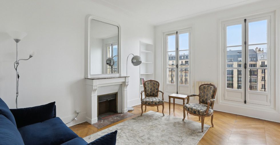 Elegant & Spacious Parisian Apartment with Stunning Views in the 7th district