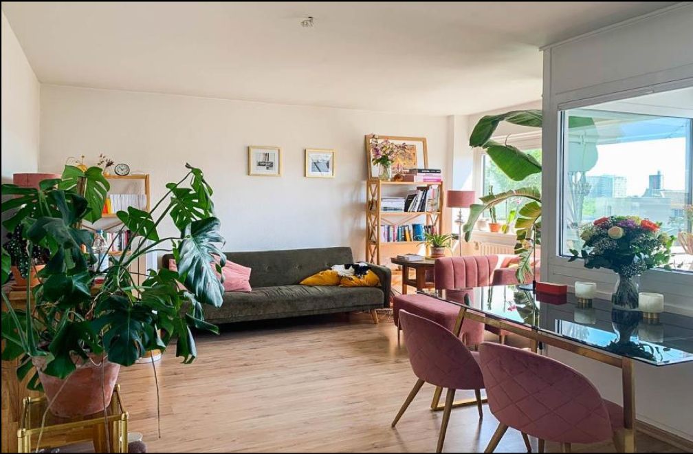 Bright 2-room apartment with balcony next to Berlin Gallery