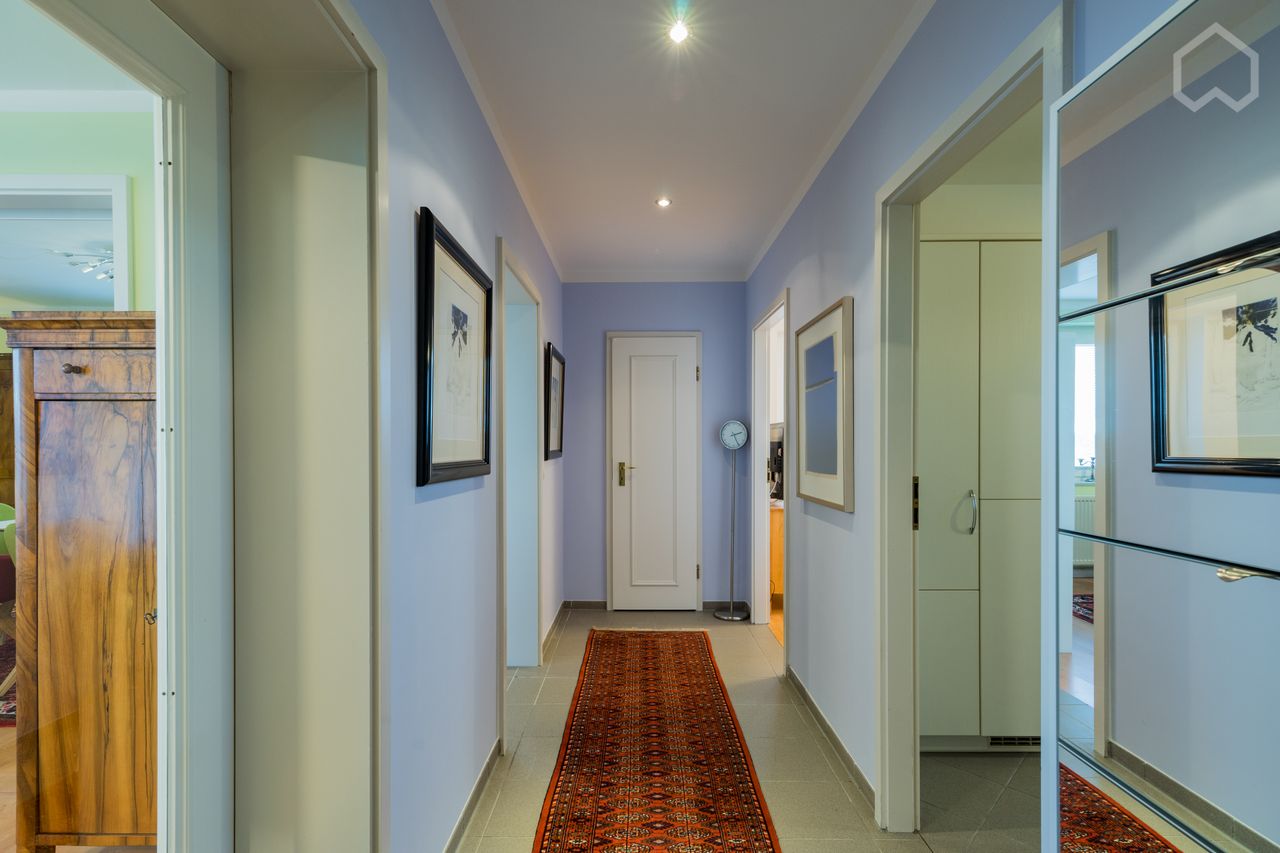 Sunny and quiet apartment on the 5th floor with balcony and great views in the Art Nouveau district of Tempelhof