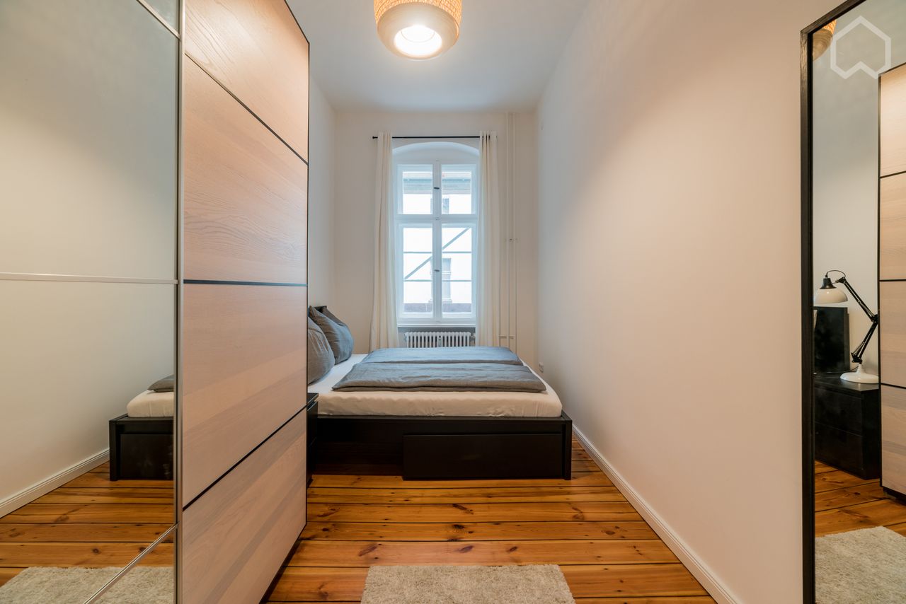 Newly renovated & charmingly furnished old building flat in the heart of Friedrichshain