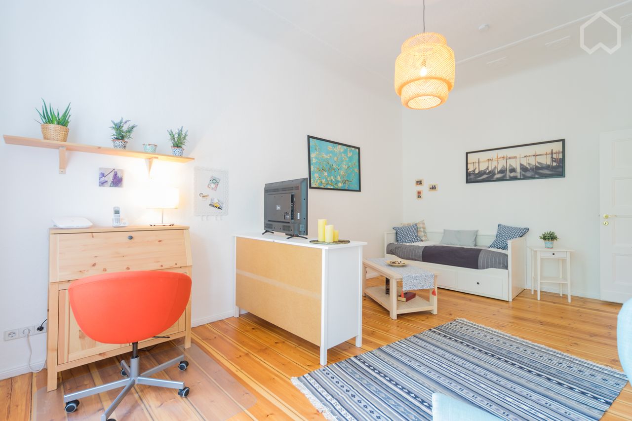 At Humannplatz - renovated and furnitured beautiful flat in a central location of Prenzlauer Berg