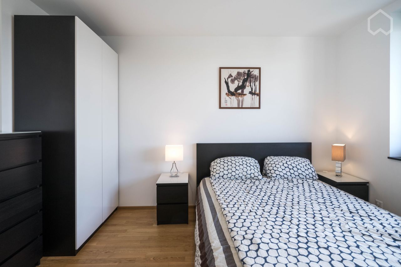 Luxurious 2-room apartment near Frankfurt Fair- ft. concierge, balcony, open kitchen, bathtub and parking