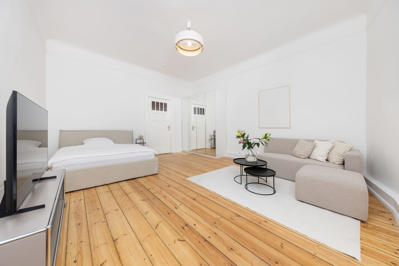 A beautifully renovated, fully furnished, light-filled apartment in the vibrant center of Berlin-Charlottenburg