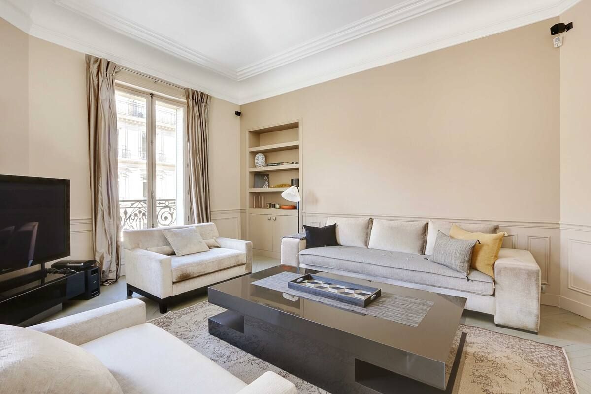 Modern Comfort for 4: Chic Parisian Apartment
