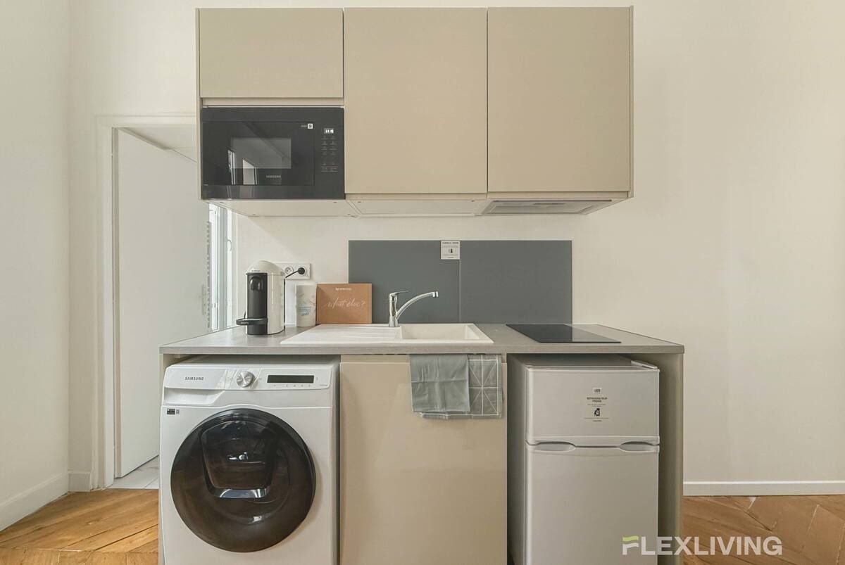 a charming 33m² one-bedroom apartment on the 3rd floor