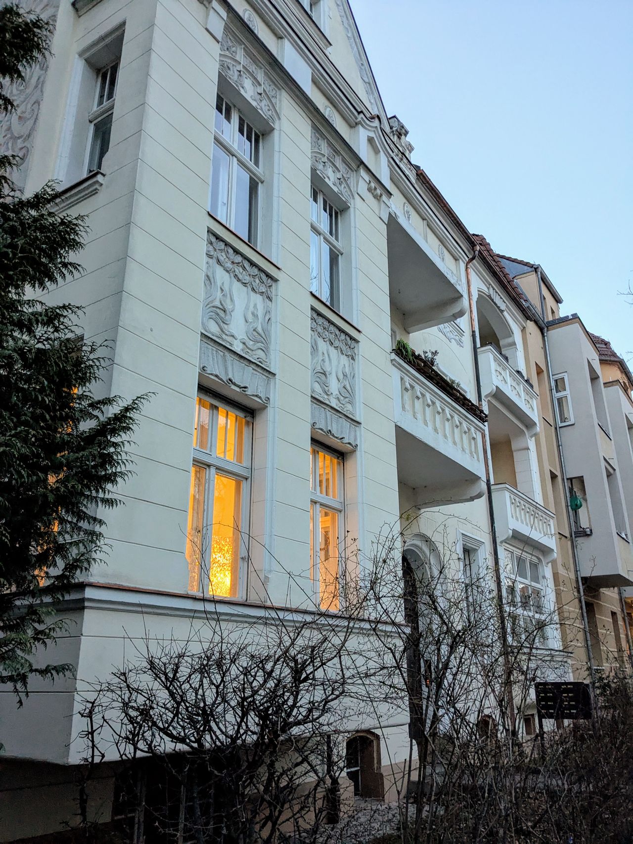 Charming Historic Apartment in Berlin-Karlshorst: Living in a Green, Family-Friendly Neighborhood