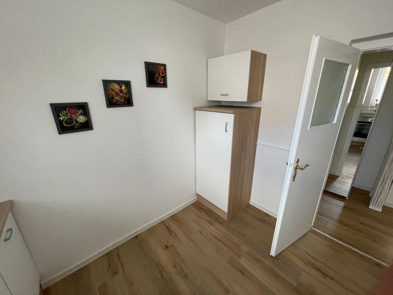 Fully Furnished 2-Room Apartment Next to Leipzig Trade Fair with Parking