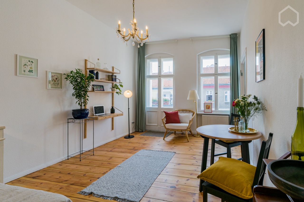Charming Flat with Balcony and Elevator in the trendy area of Sprengelkiez