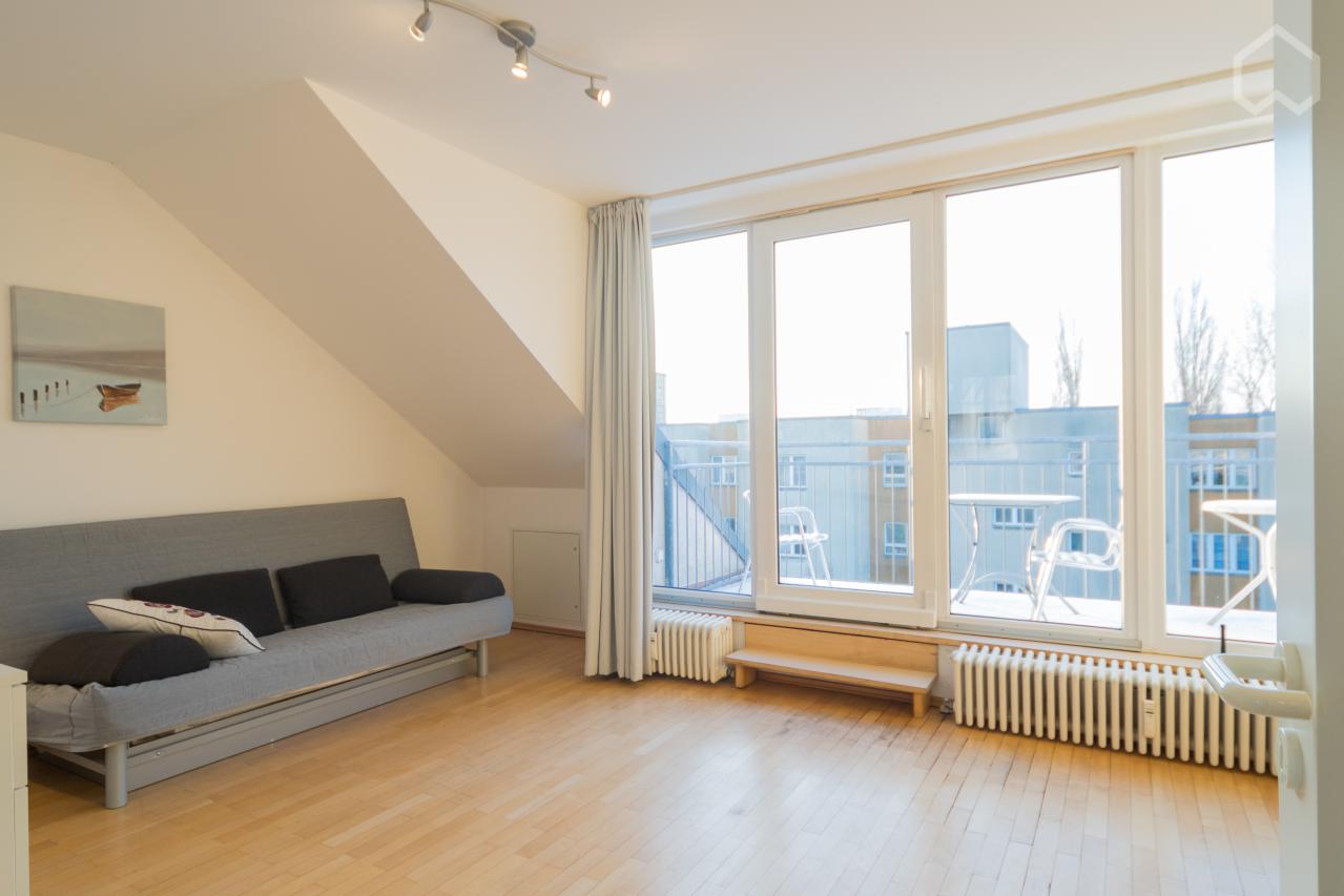 Awesome flat, top floor, central, close to Spree & Berlin main station