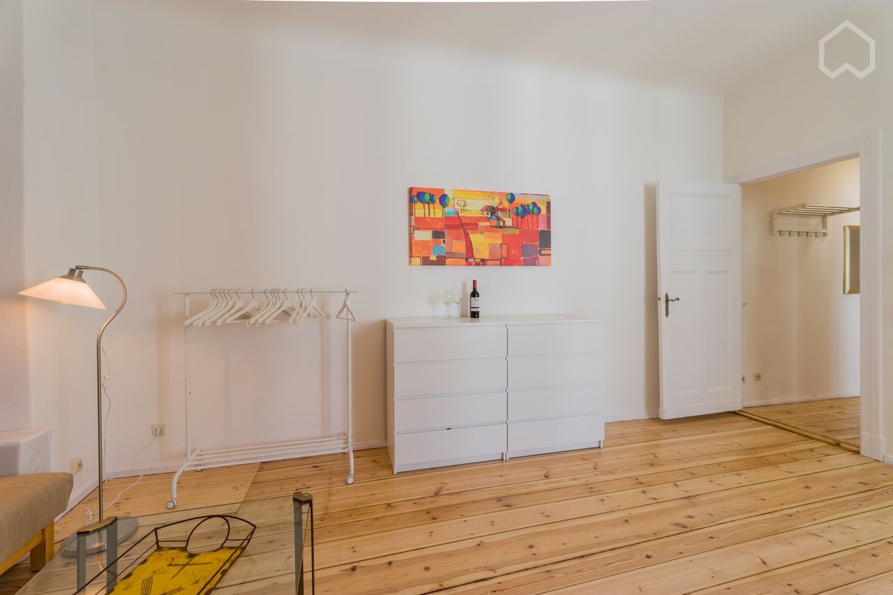 Charming little Appartment in Neukölln (furnished)