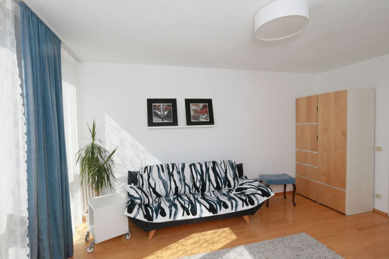 Homey, bright 1-room apartment in Berlin Charlottenburg