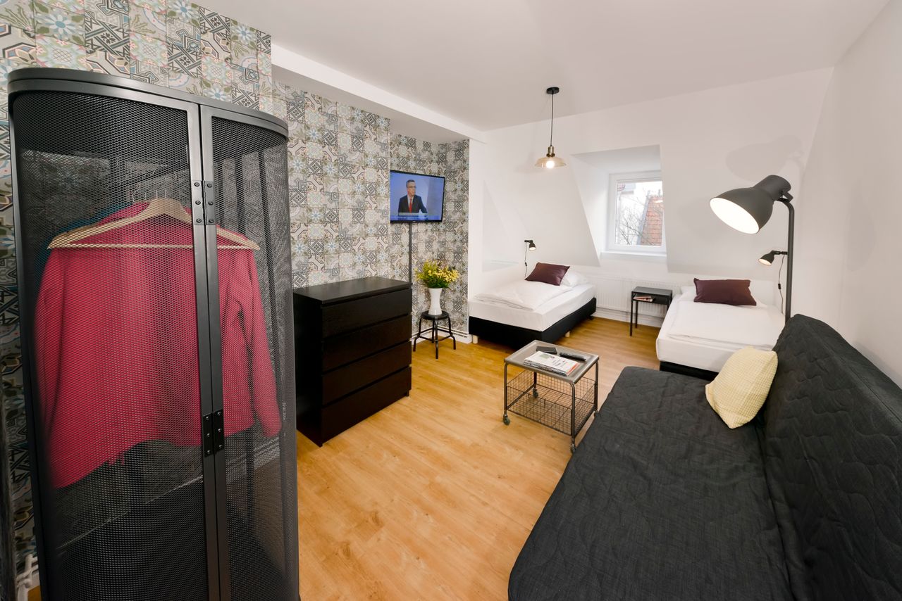 SERVICED APARTMENT: Quiet and modern studios in relaxed area.