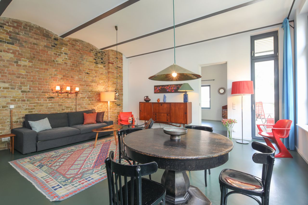 Loft charm in renovated, old piano - manufactory with car parking space and balcony in Kreuzberg