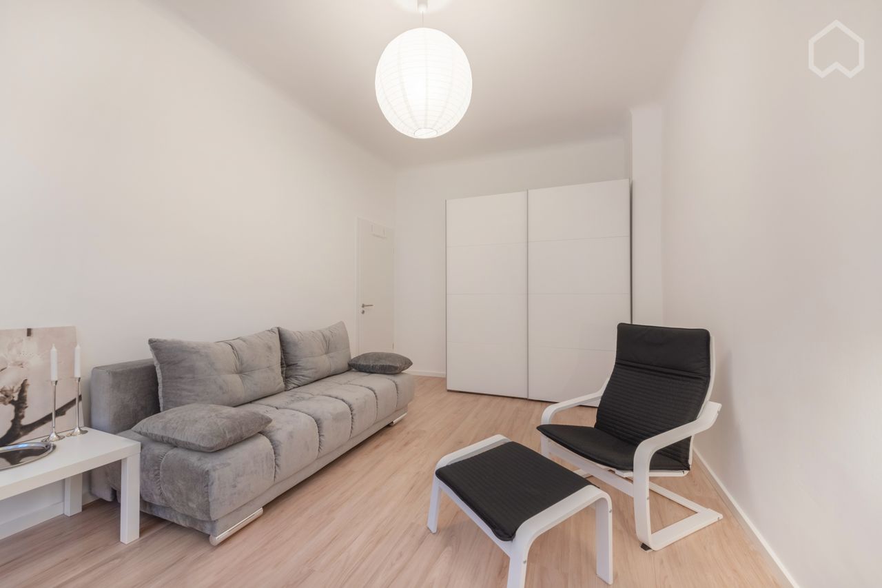 Single-Apartment near University and Grunewald, top renovated, fully furnished, high quality and modern furnishings. No commission