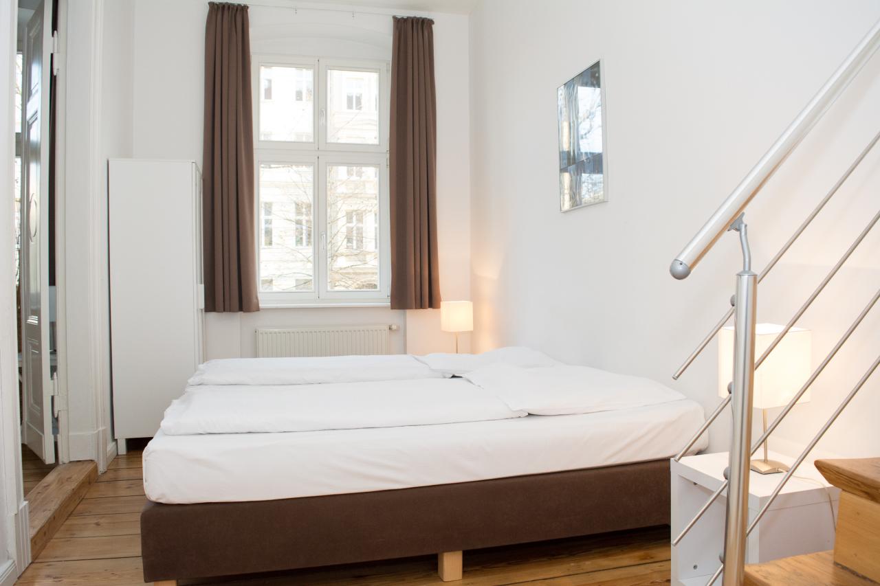 Large 3 room apartment with 1,5 bathrooms in central Prenzlauer Berg