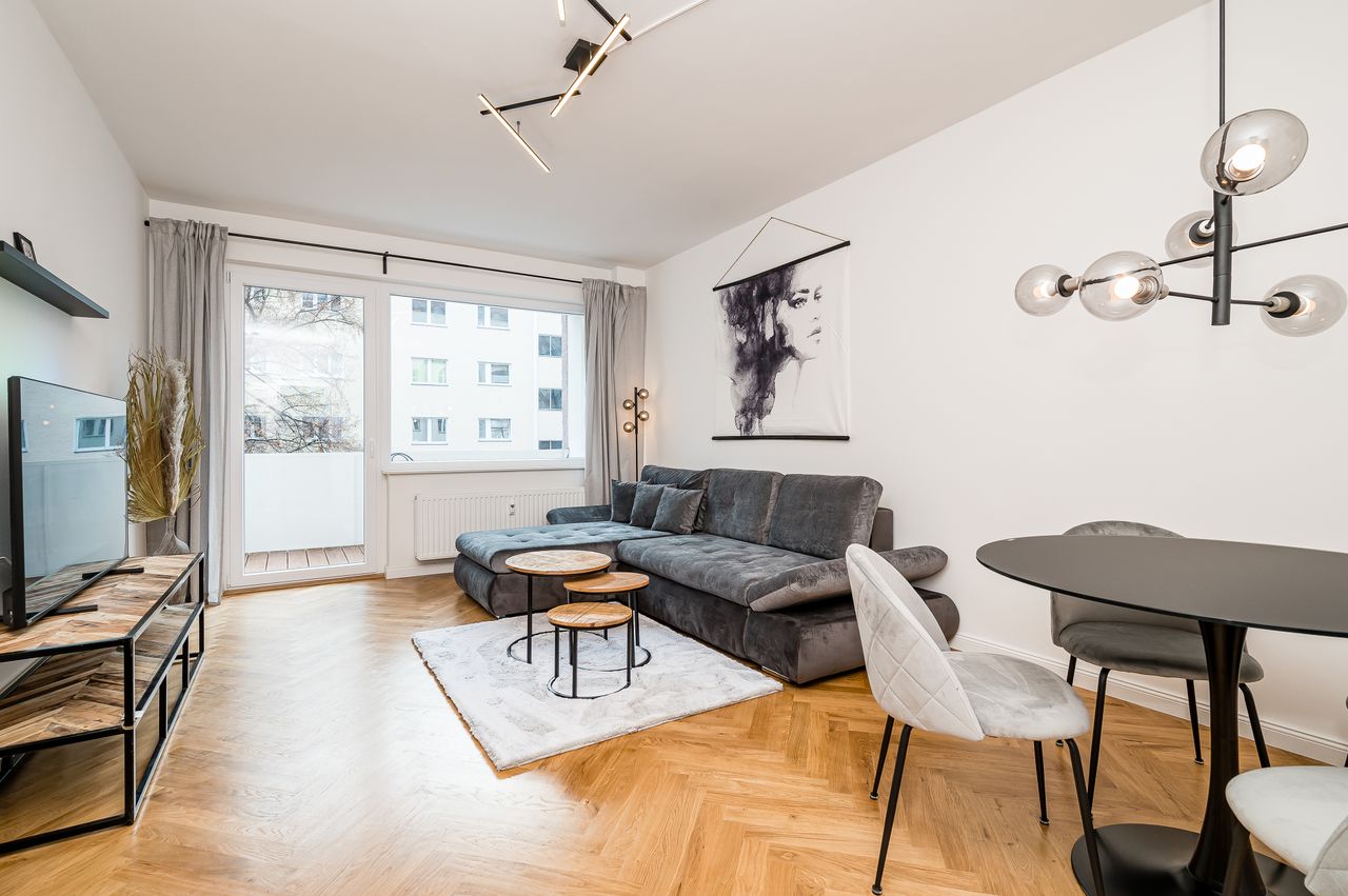 Chic and central renovated and furnished apartment in Charlottenburg