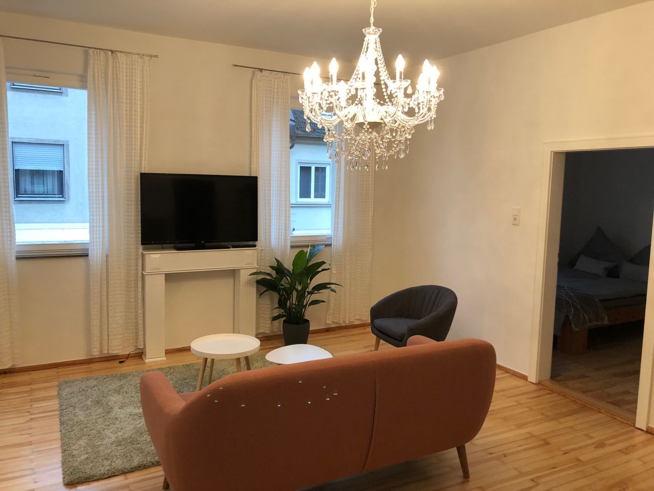 Beautiful and bright apartment in a historic townhouse (city center)