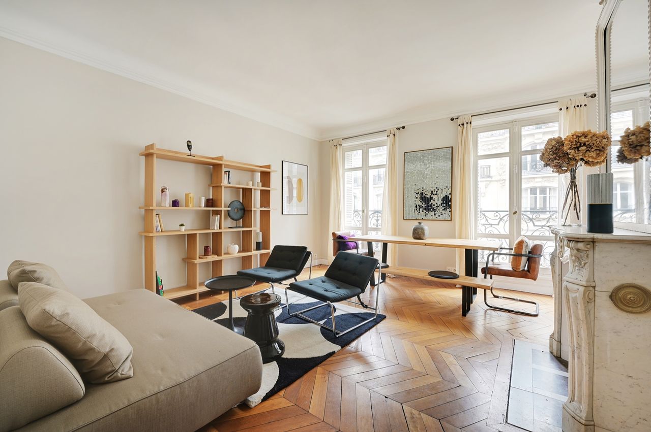 Spacious 1-bedroom apartment near the Arc de Triomphe