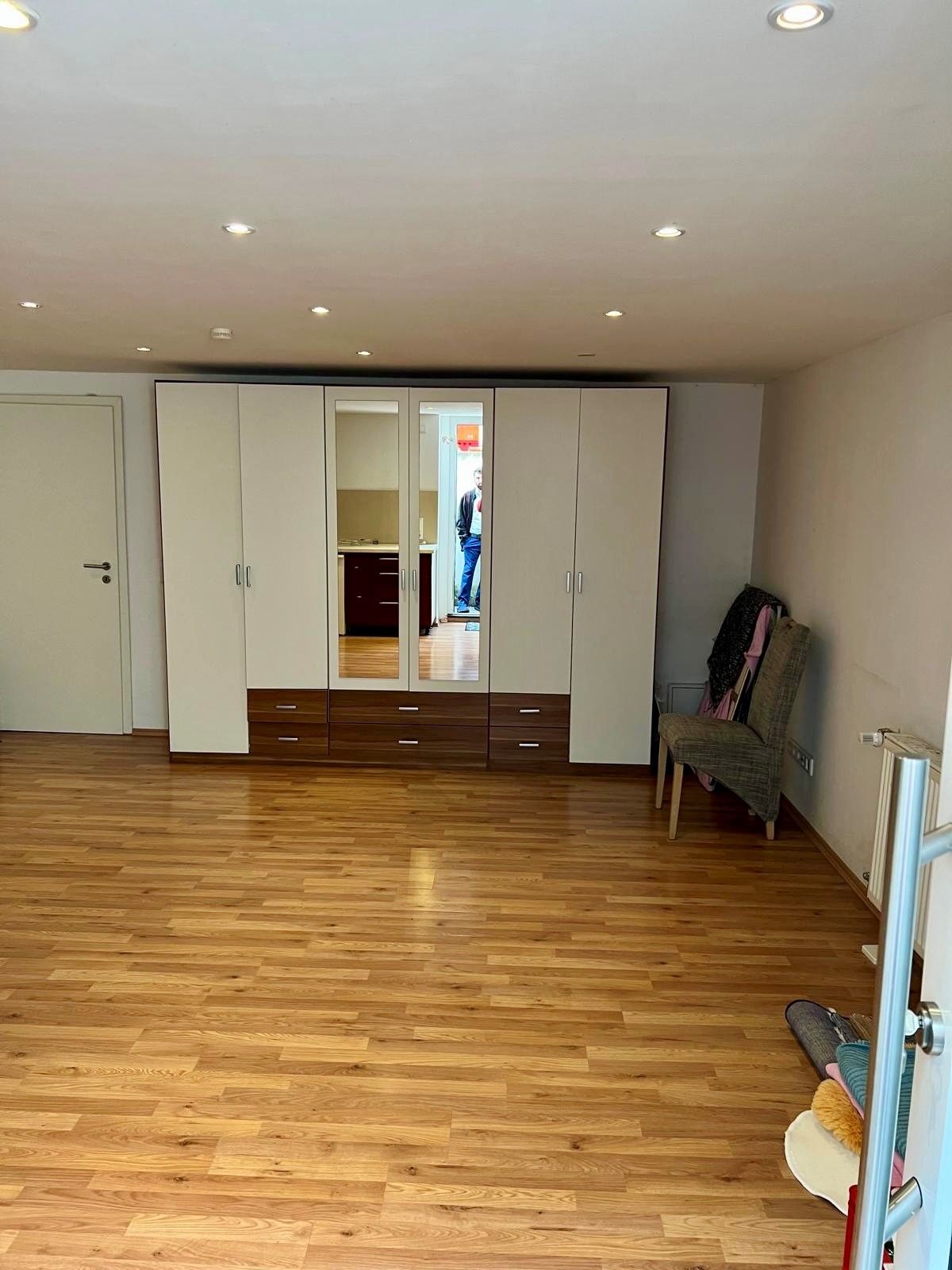 Stylish Fully Furnished Apartment – Renovated & Close to Düsseldorf Airport and Messe