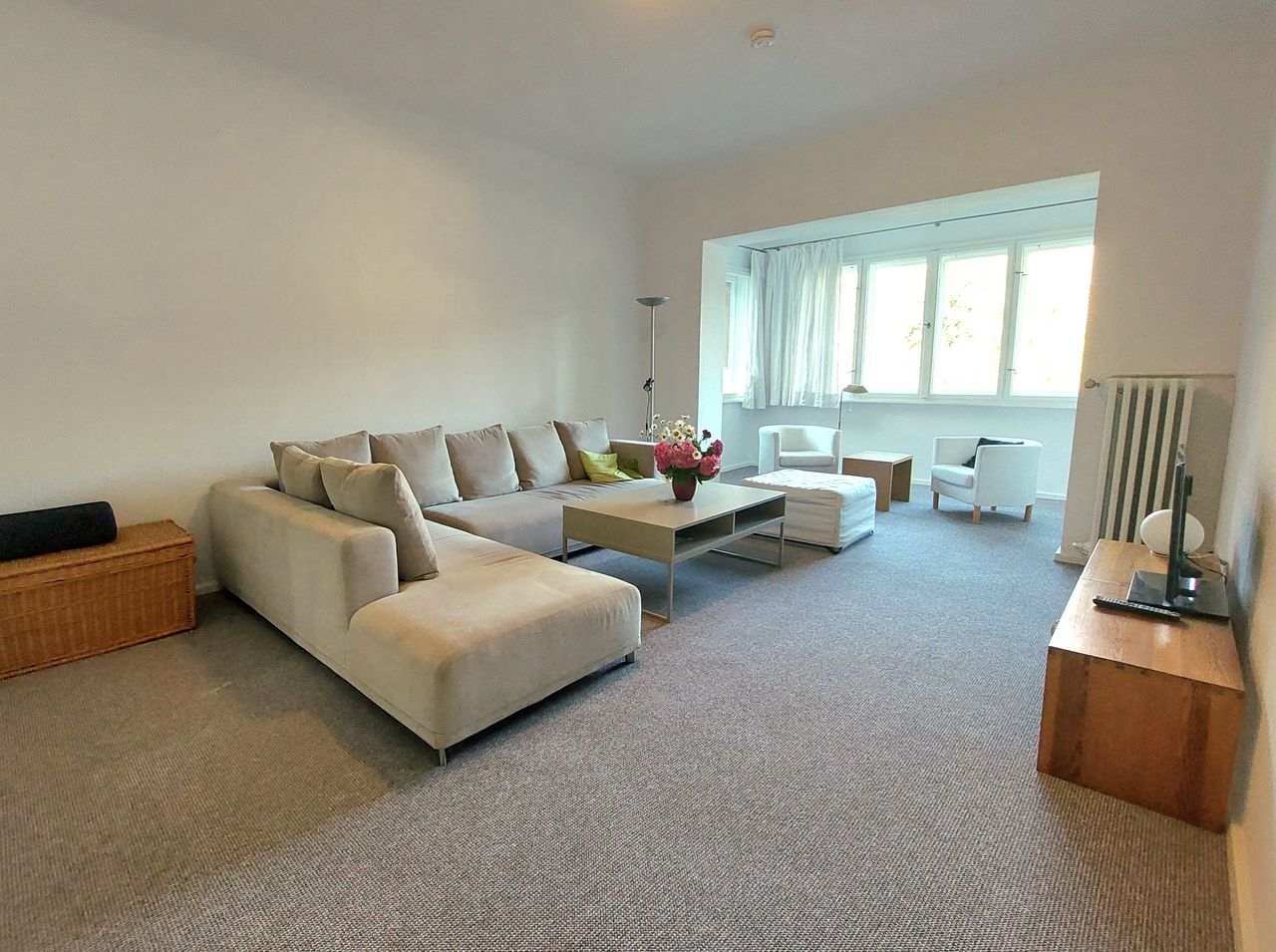 First occupancy - spacious, bright, quiet, green: furnished flat with excellent connections