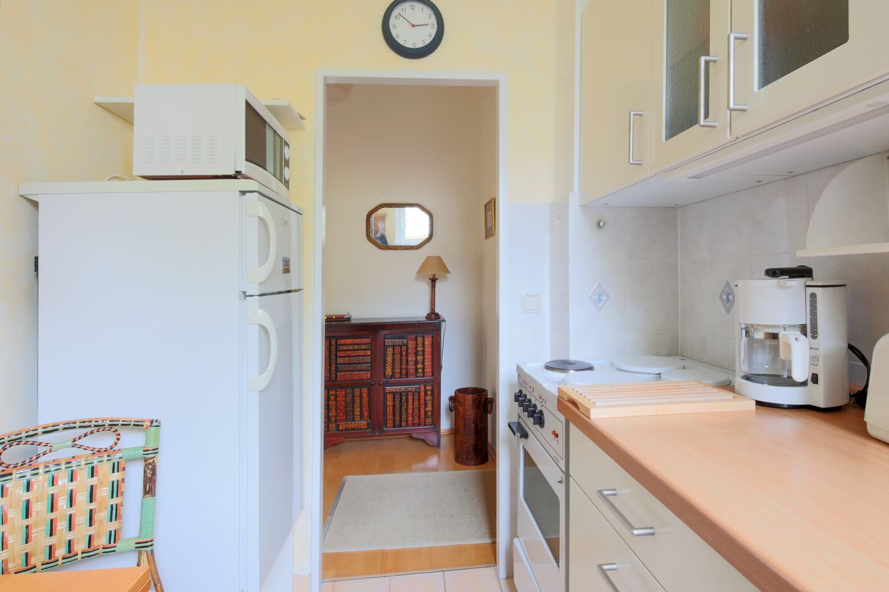 Comfortable 2 room apartment with balcony in Charlottenburg