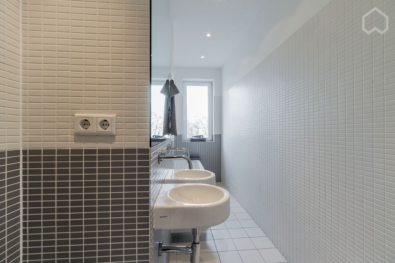Exclusive brand new furnished and renovated apartment close to Berlins most famos neighbourhood - near Ostkreuz