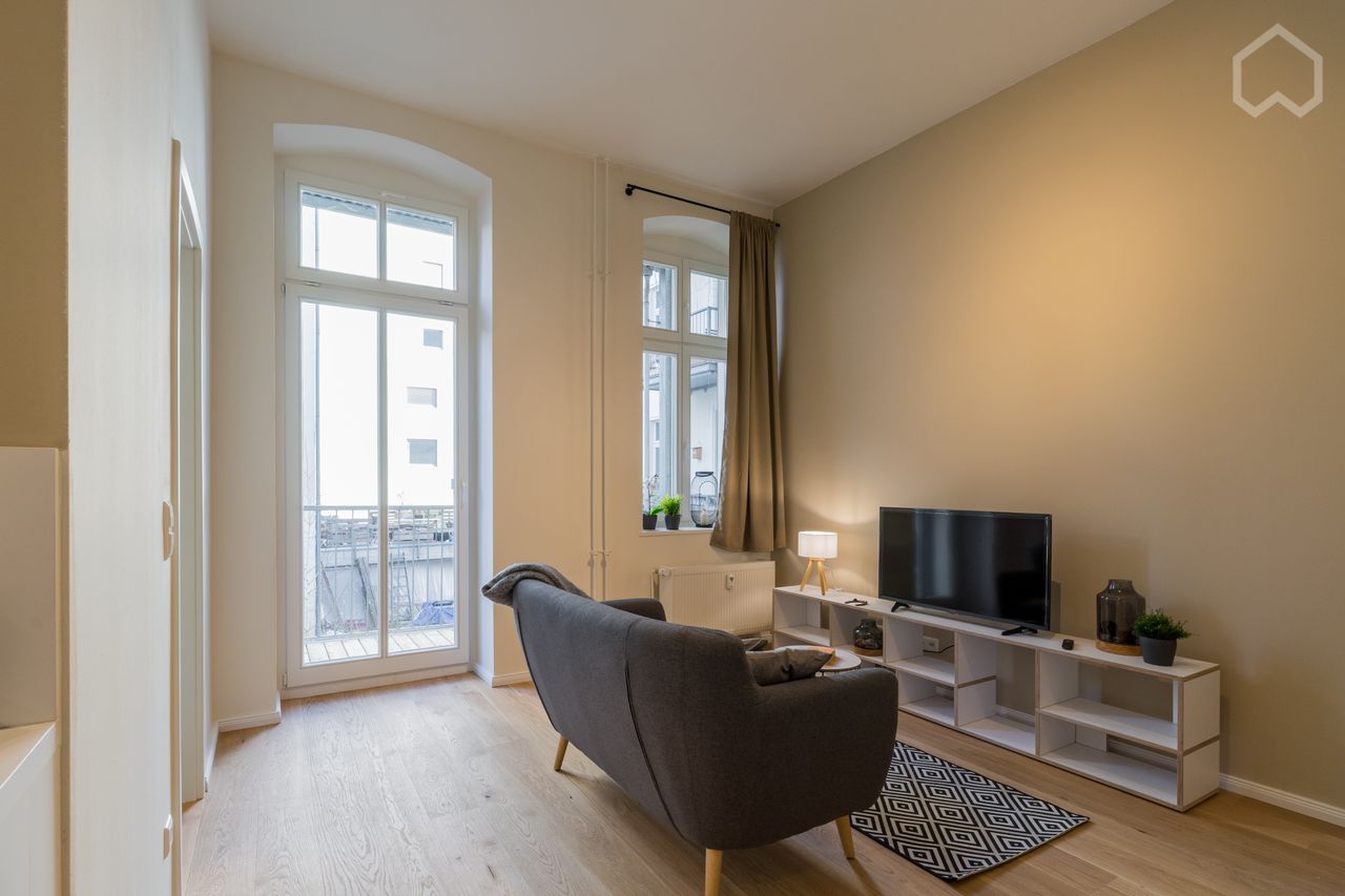 Modern, luxury furnished quiet 2-room apartment in the heart of Berlin!