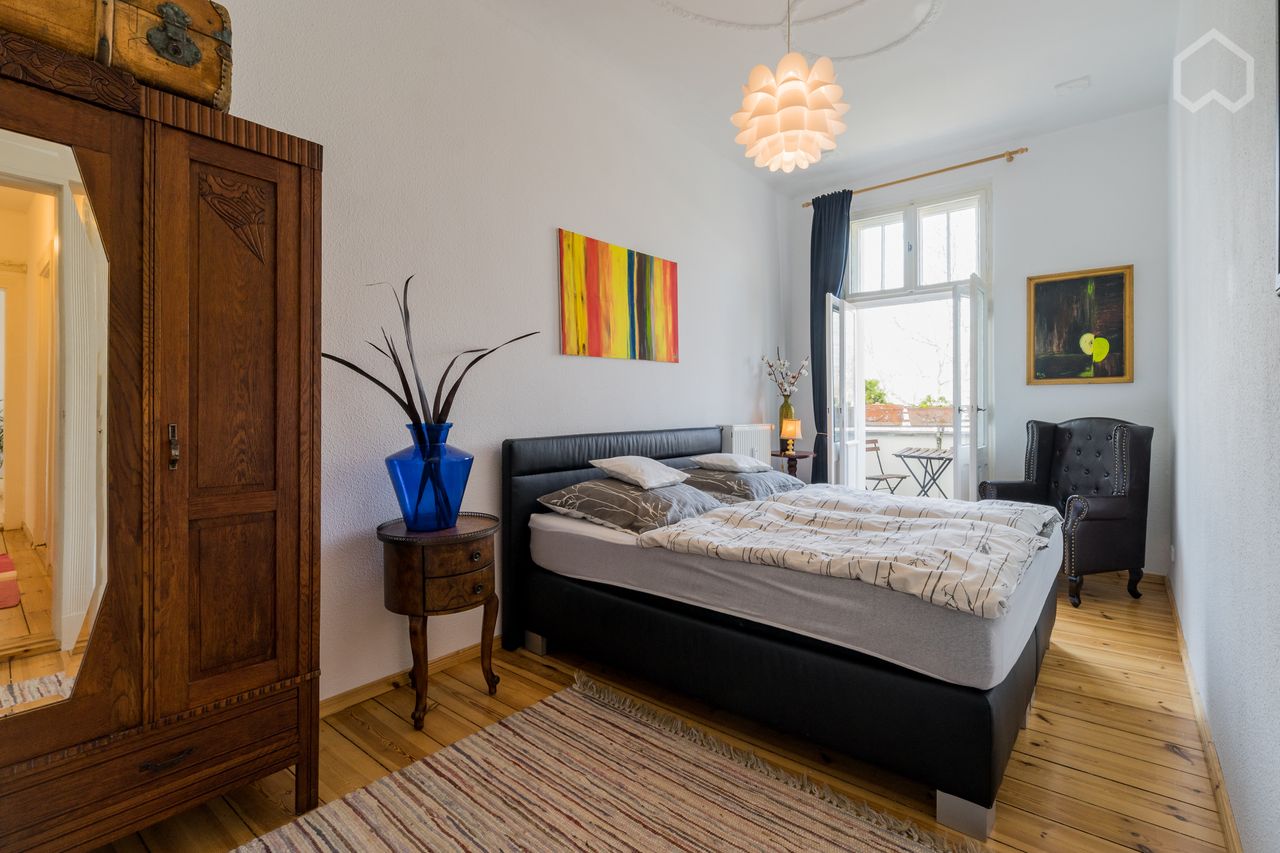 Spacious, sunny suite in Prenzlauer Berg with a great view over the park