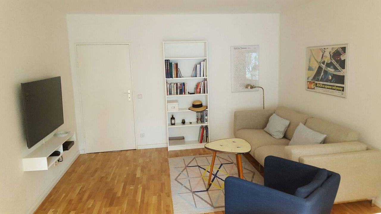 Beautiful 2 rooms flat with balcony next to Tiergarten park in Moabit