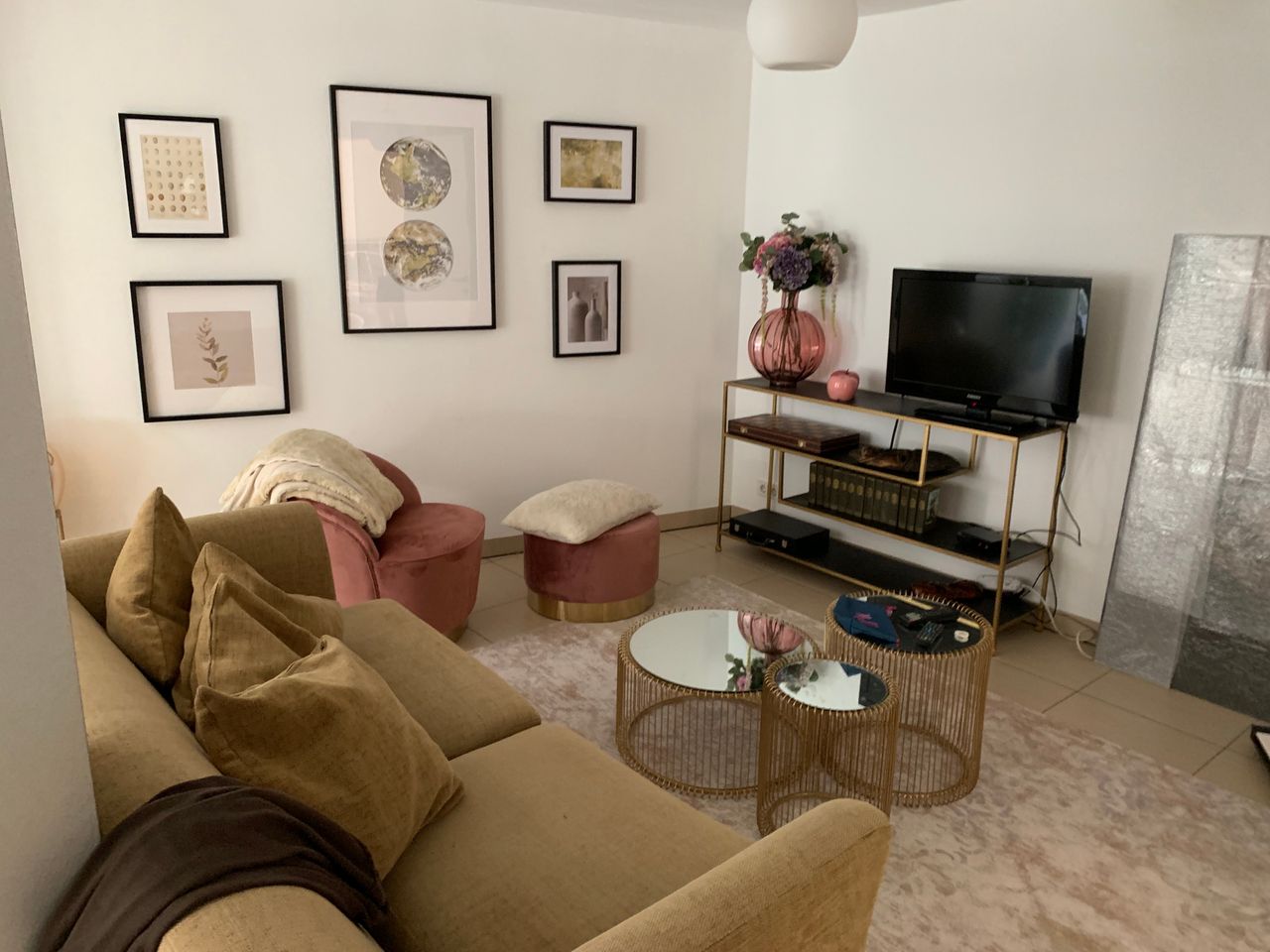 Bright and lovely home in the heart of town