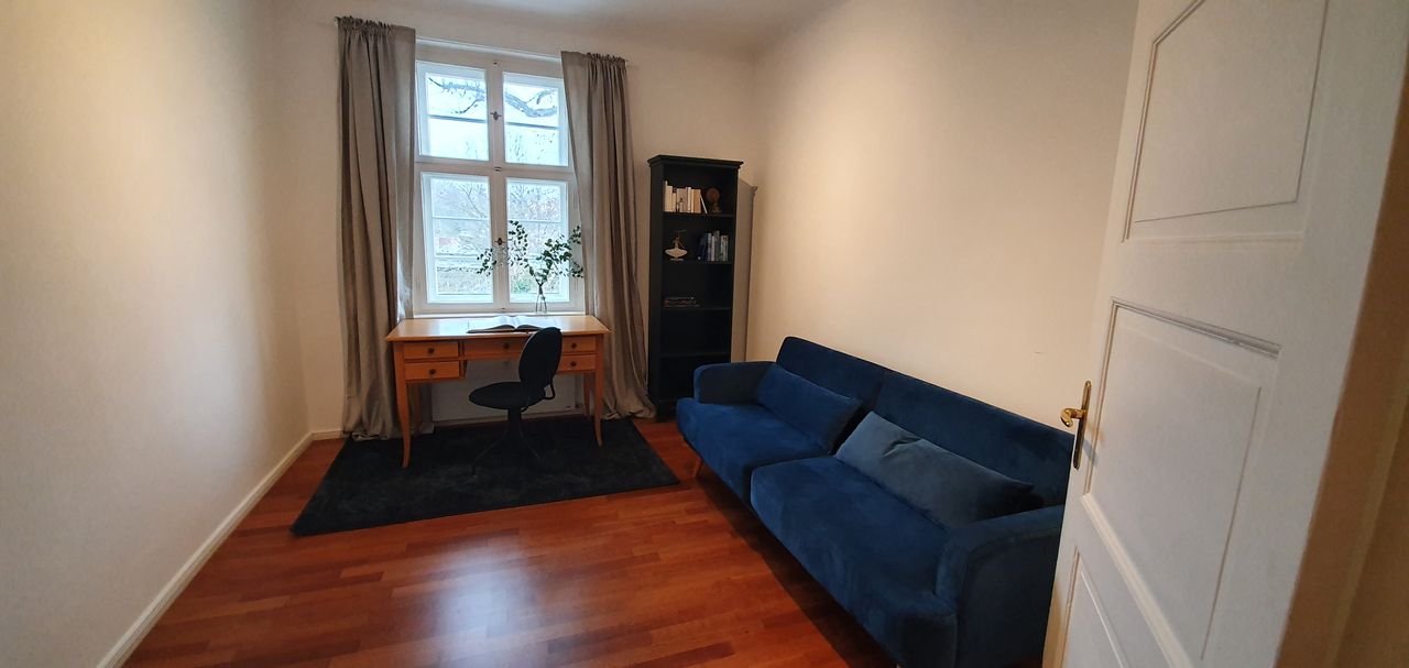 Spacious apartment with garden and fireplace in a Prussian cultural monument near Freie Universität (Dahlem-Zehlendorf)