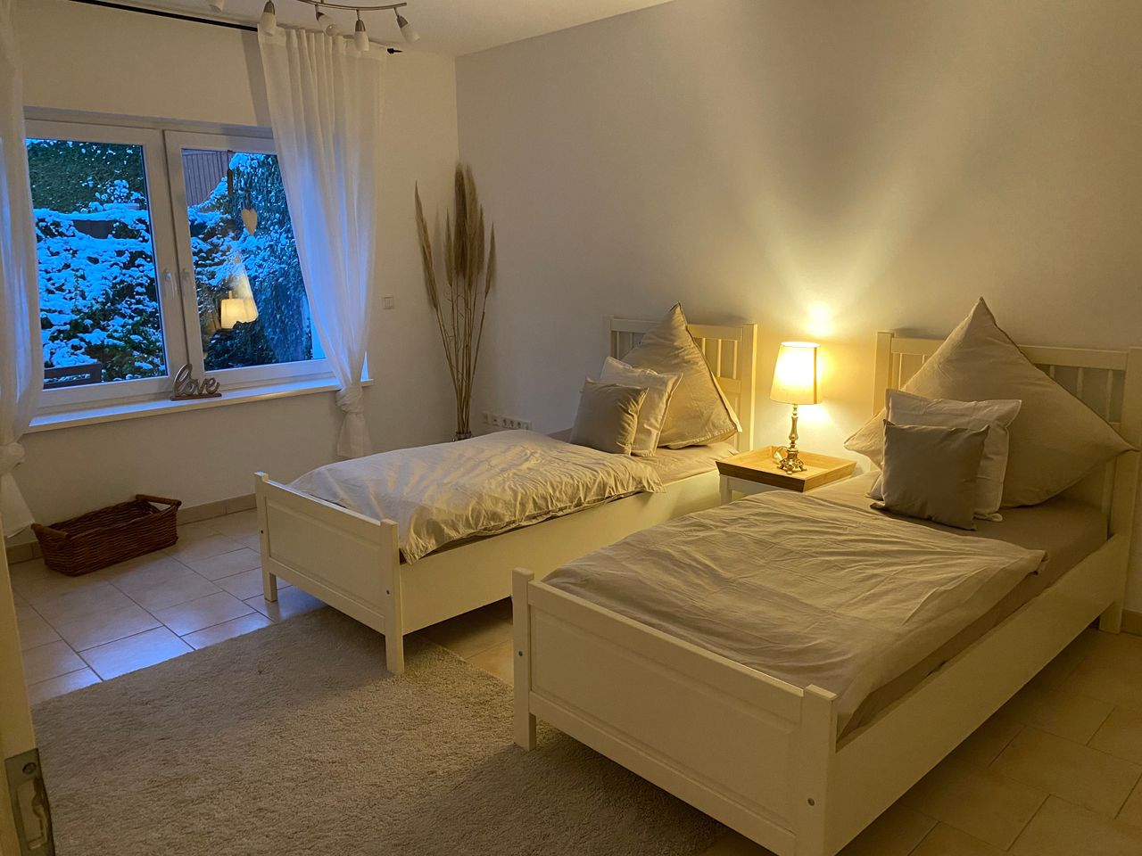 Neat and beautiful suite close to park