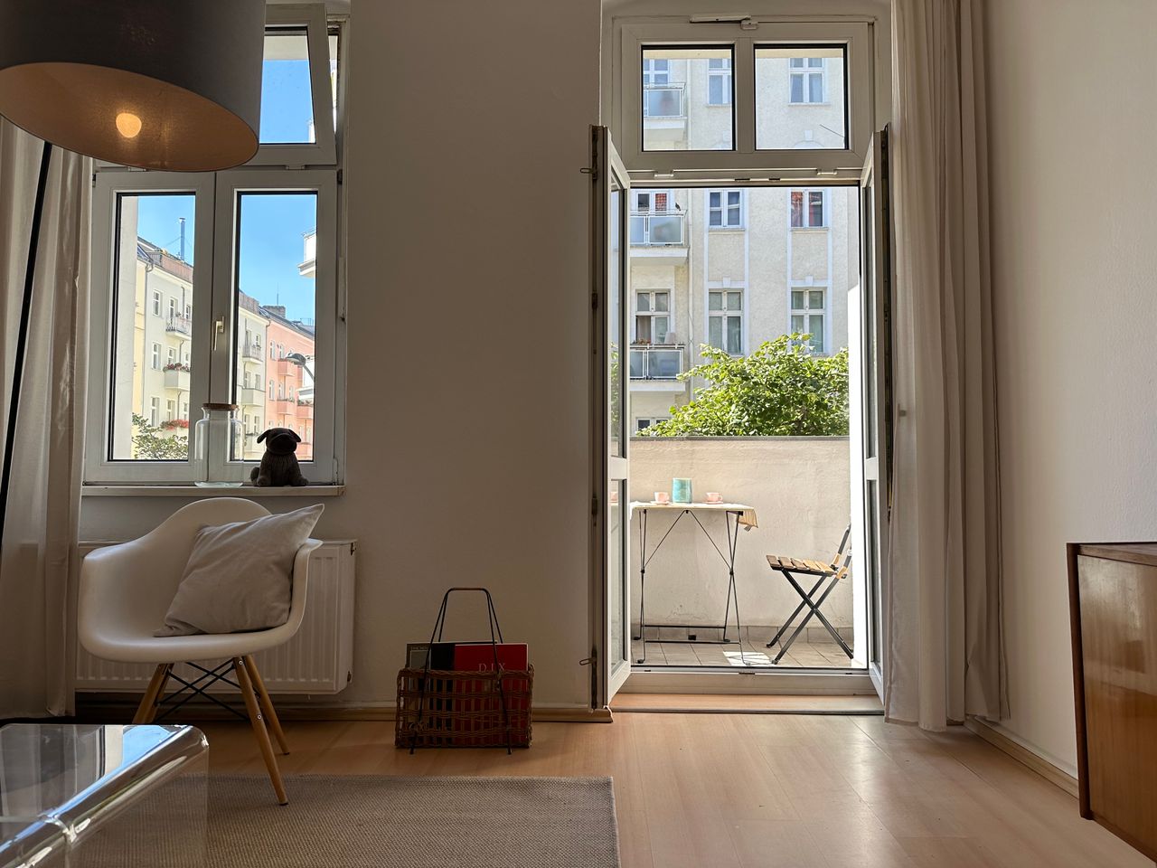 Modern, spacious Altbau home in prime Location