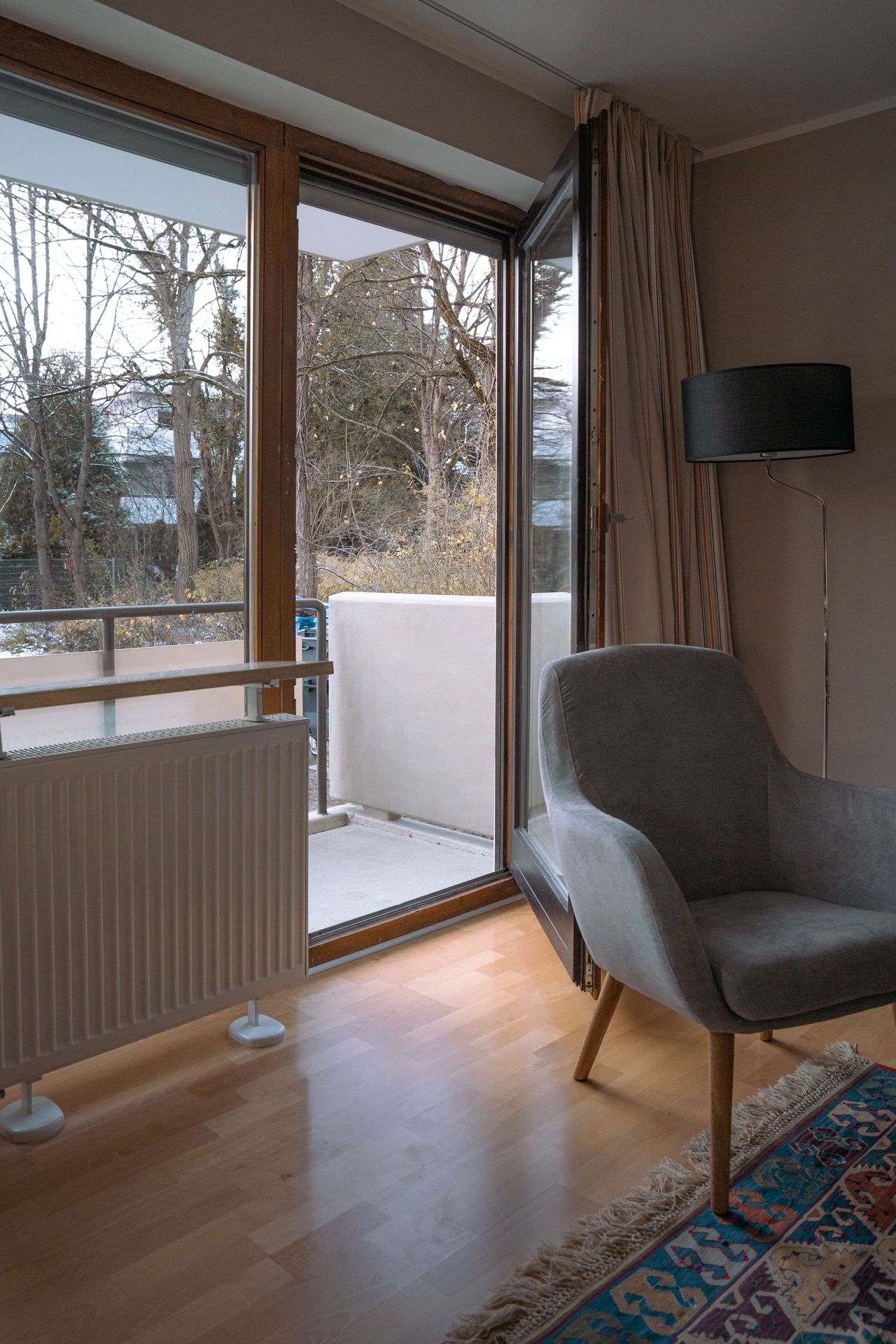 Exklusiv möbliertes 1-Zimmer Apartment mit Tiefgaragenstellplatz (München)