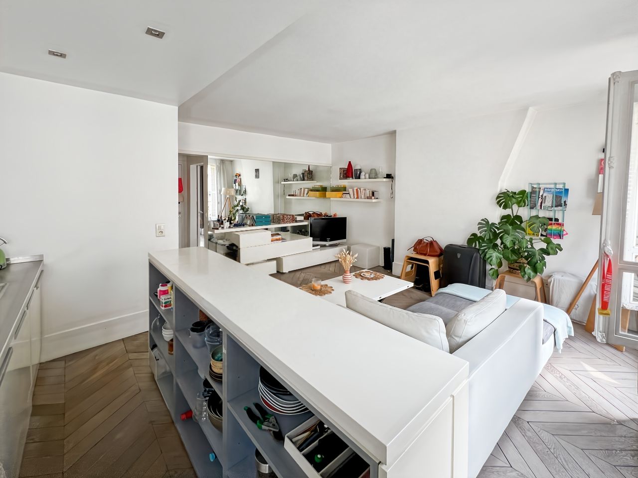 Bright & Charming 1-Bedroom in Central Paris