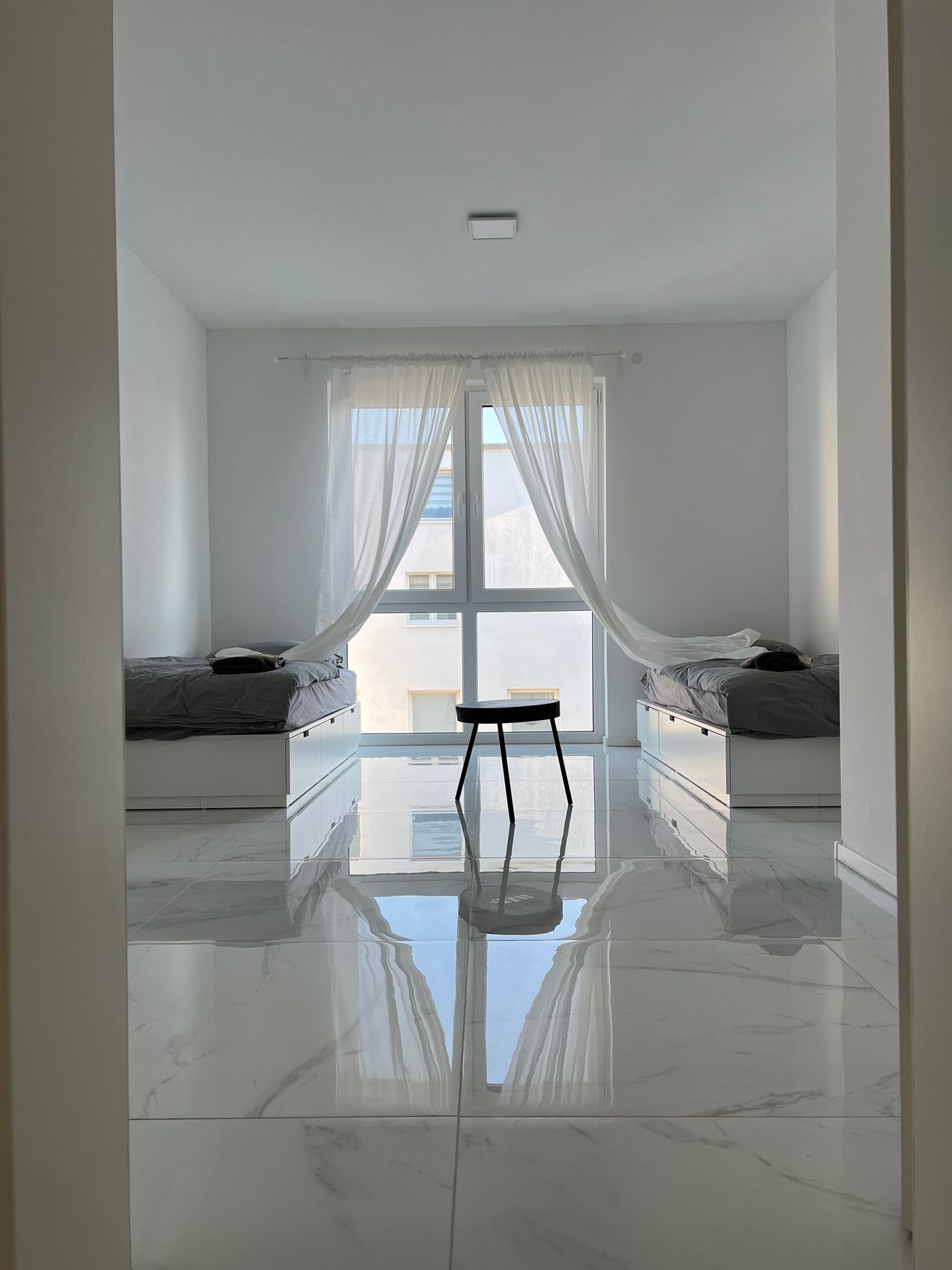 Newly built, fully furnished 4-room apartment – Kitchen, 2 bathrooms, balcony, parking – Near Braunschweig city center