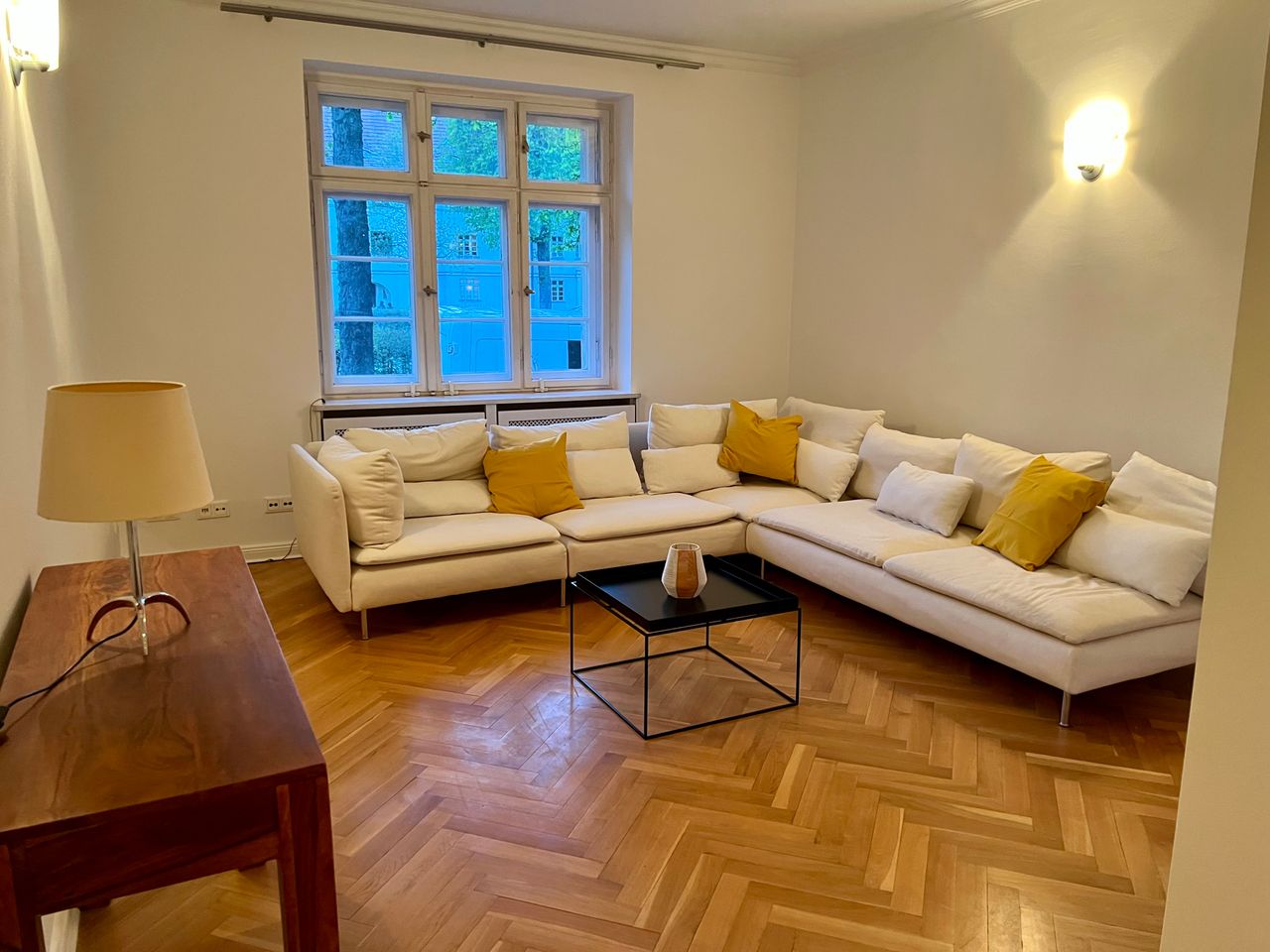Charming family home in Art Deco garden estate close to city center