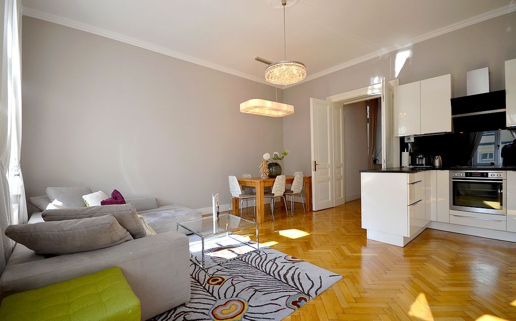 Spacious and light-flooded apartment directly at Castle Belvedere