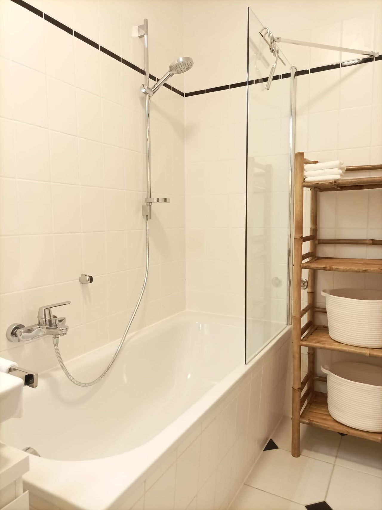 The perfect WG! Beautiful 3 room, newly renovated and furnished flat in a top location in Mitte