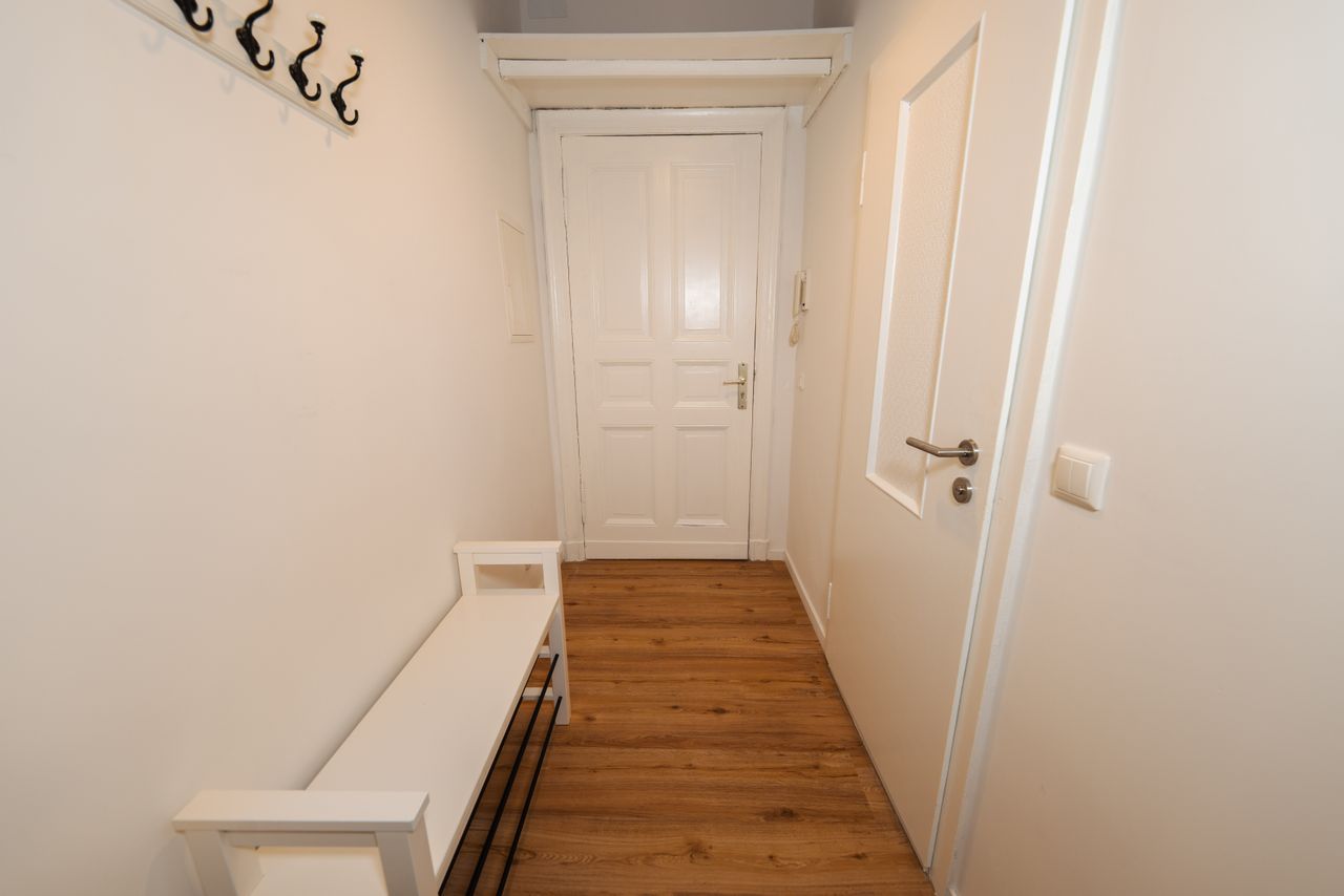 Modern Altbau Studio in Oberschöneweide – Freshly Renovated & Fully Furnished