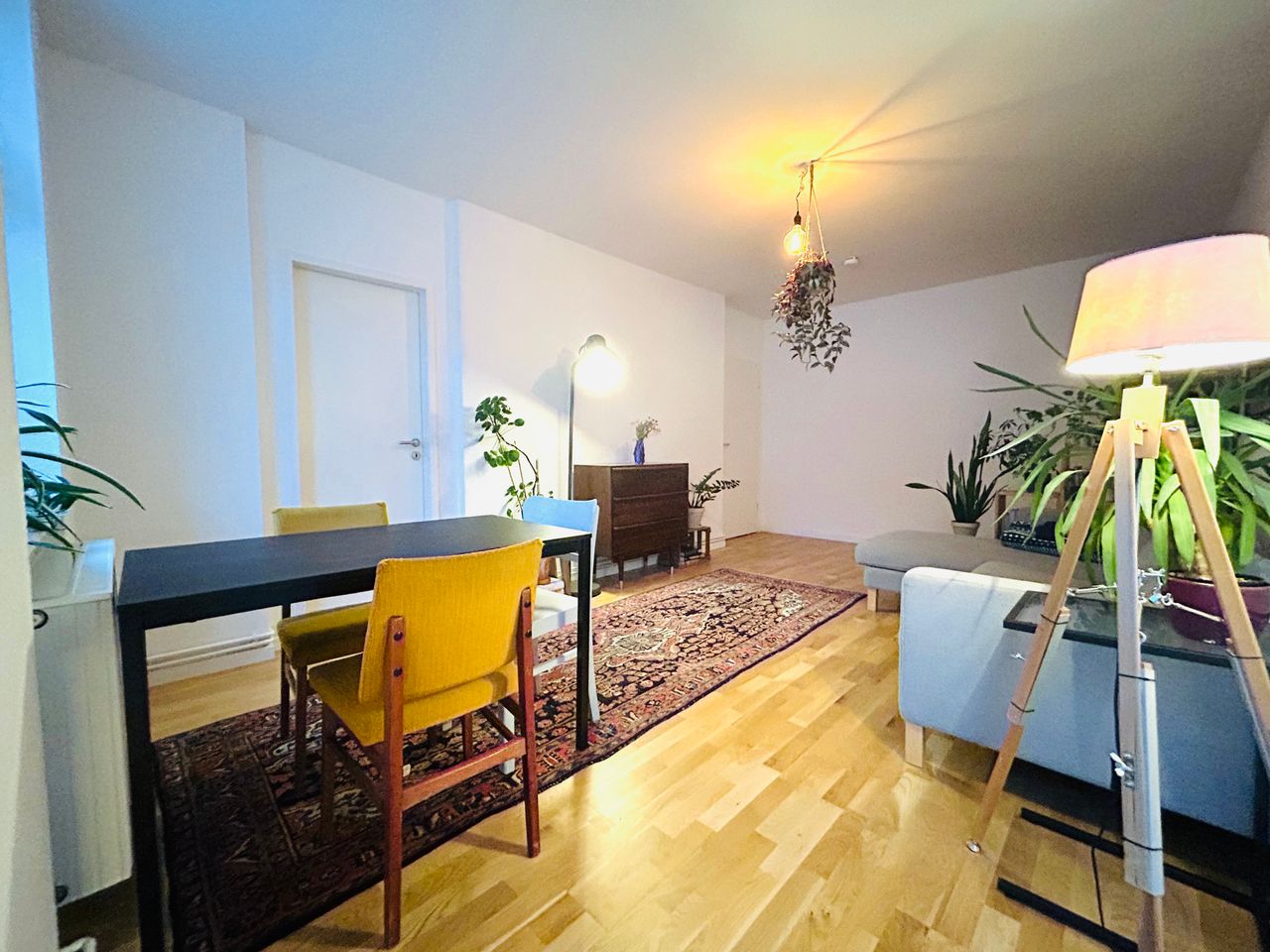 Beautiful 2-room flat with balcony in Friedrichshain (7.7.-12.8.)